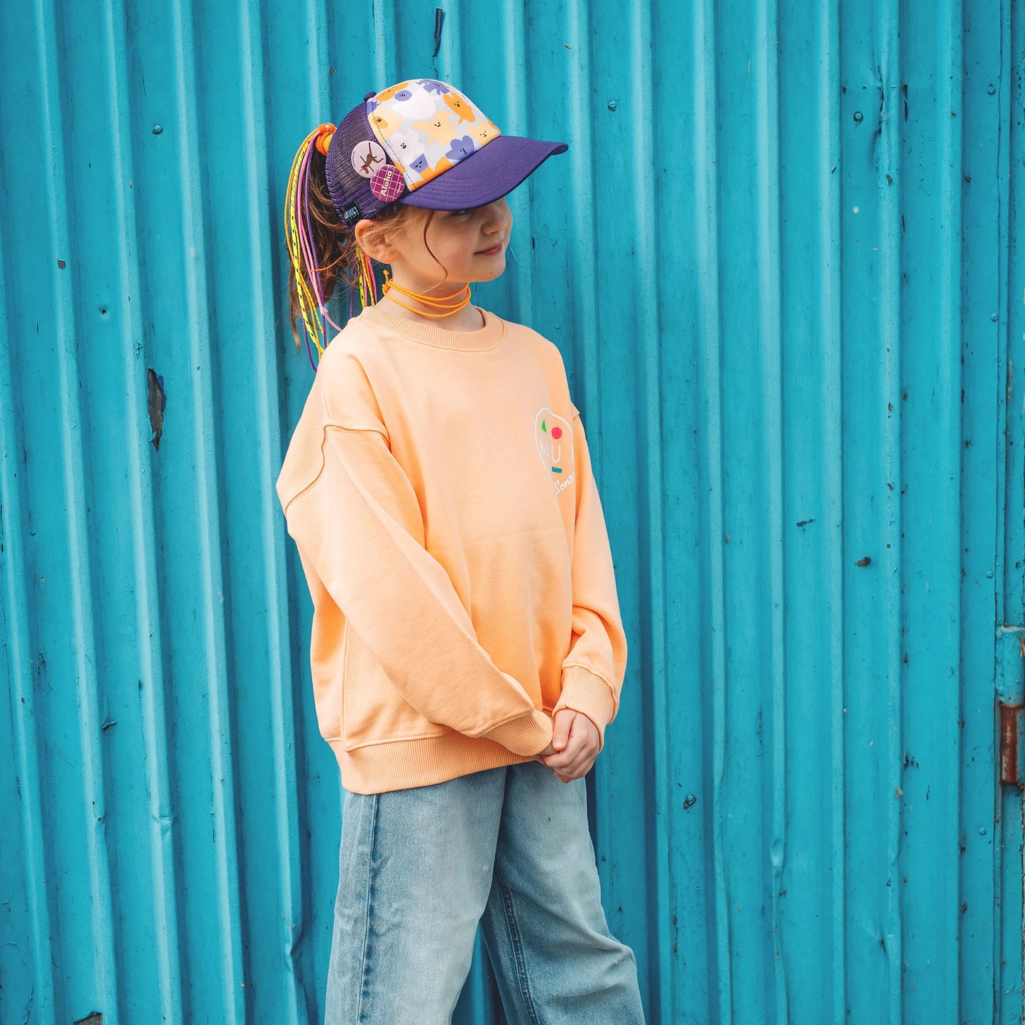 Czapka dziecięca z daszkiem i dodatkowym otworem na kucyk Flowers Yupi Small Kids Cap