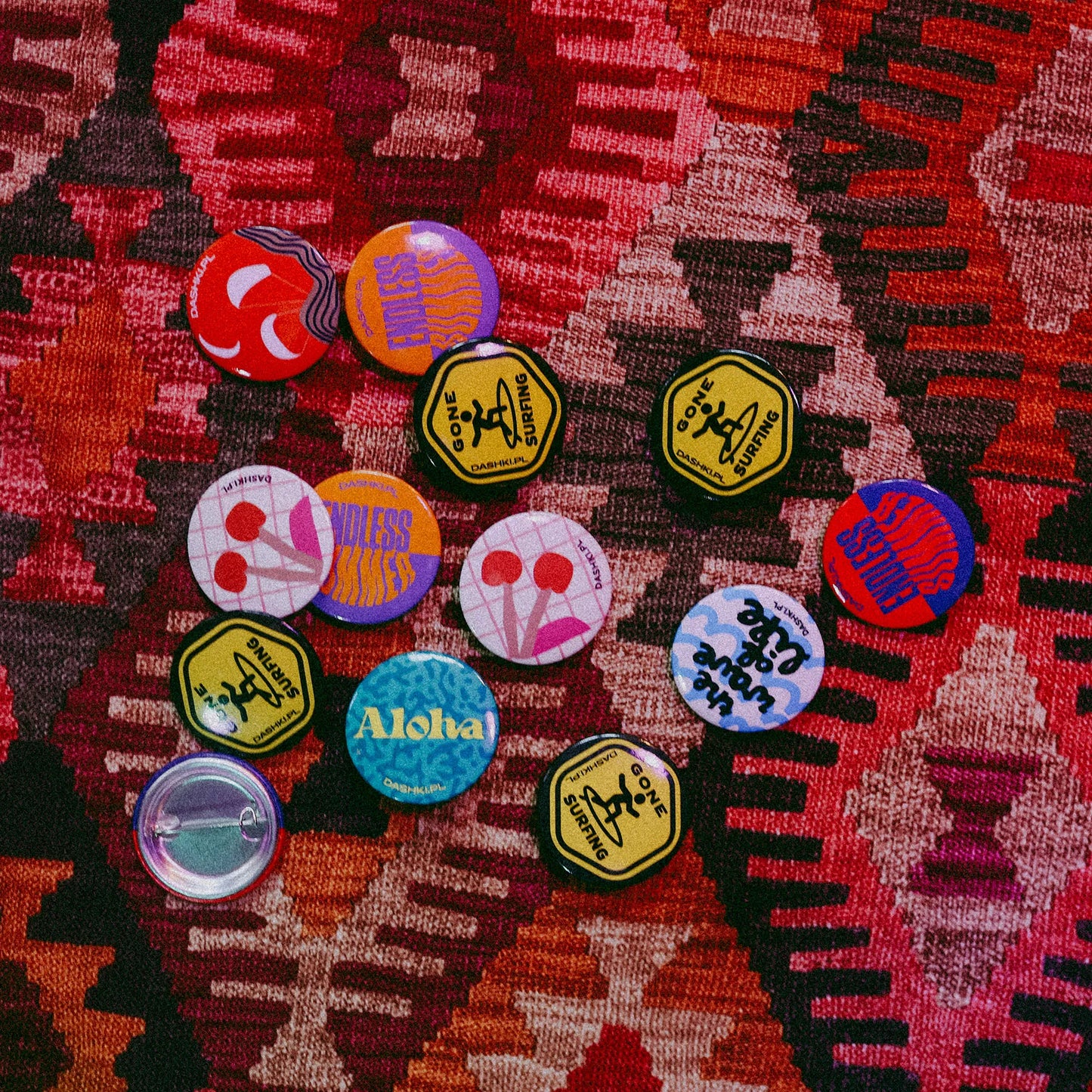 Przypinka do czapki Aloha Purple Pin