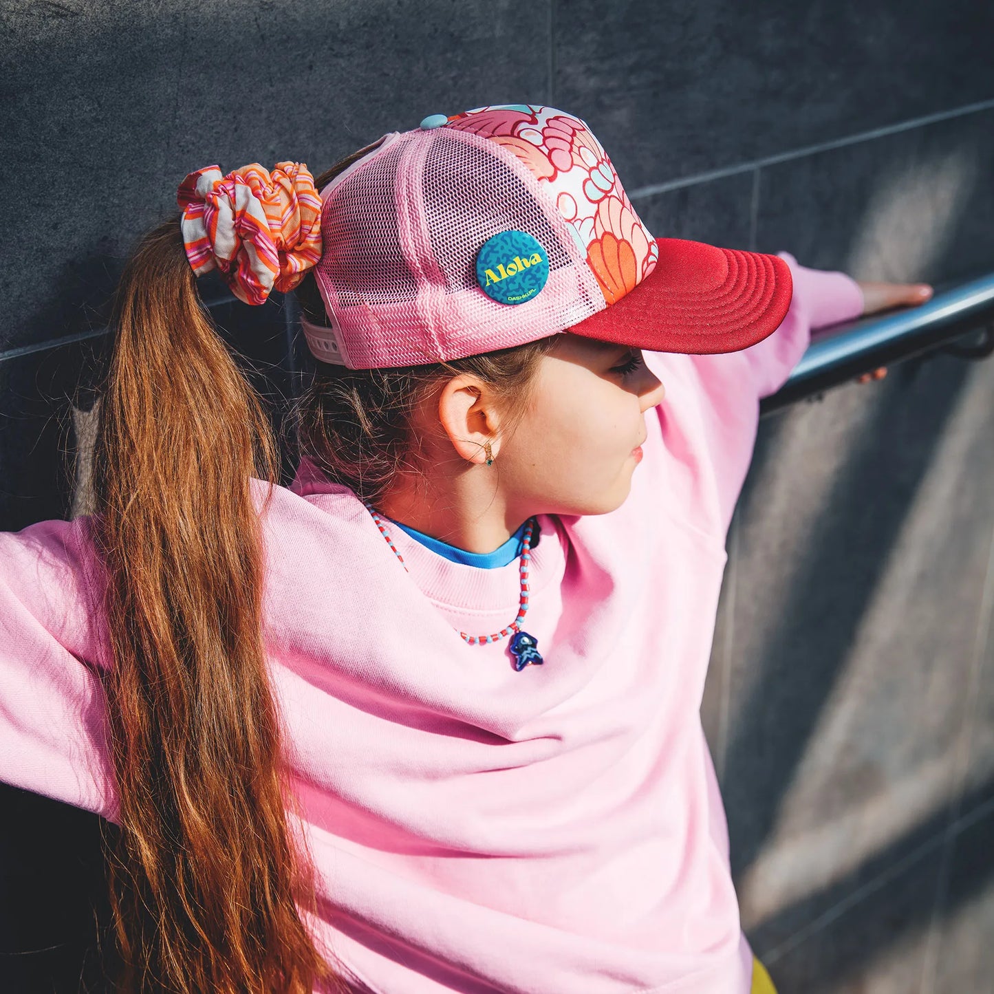 Czapka dziecięca z daszkiem i dodatkowym otworem na kucyk Shells Yupi Small Kids Cap