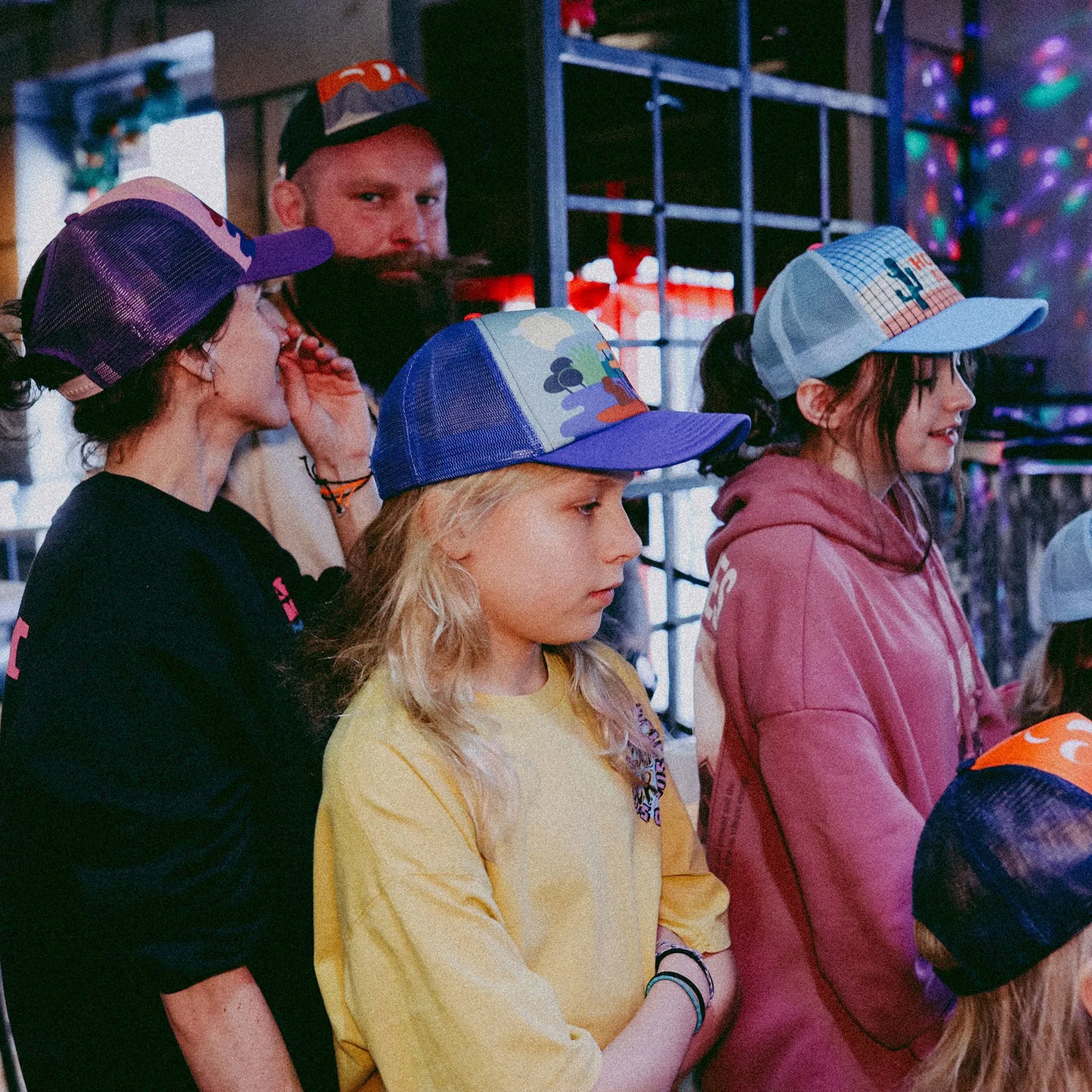 Czapka z daszkiem dla dorosłych z dodatkowym otworem na kucyk Super Me Pink Yupi Large Cap