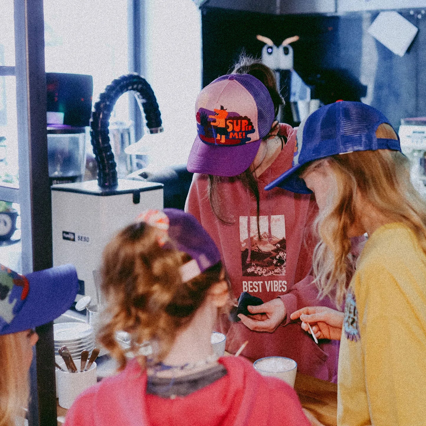 Czapka z daszkiem dla dorosłych z dodatkowym otworem na kucyk Super Me Pink Yupi Large Cap