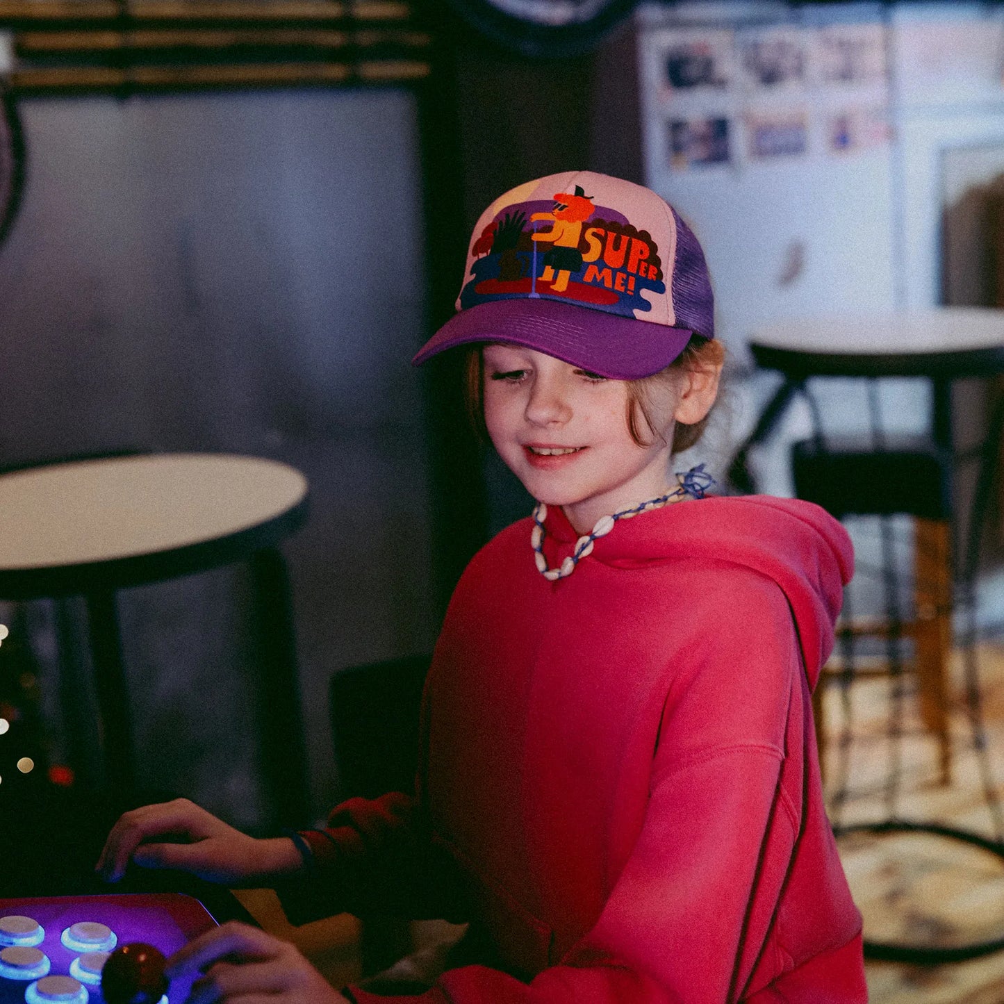 Czapka dziecięca z daszkiem i dodatkowym otworem na kucyk Super Me Pink Yupi Small Kids Cap