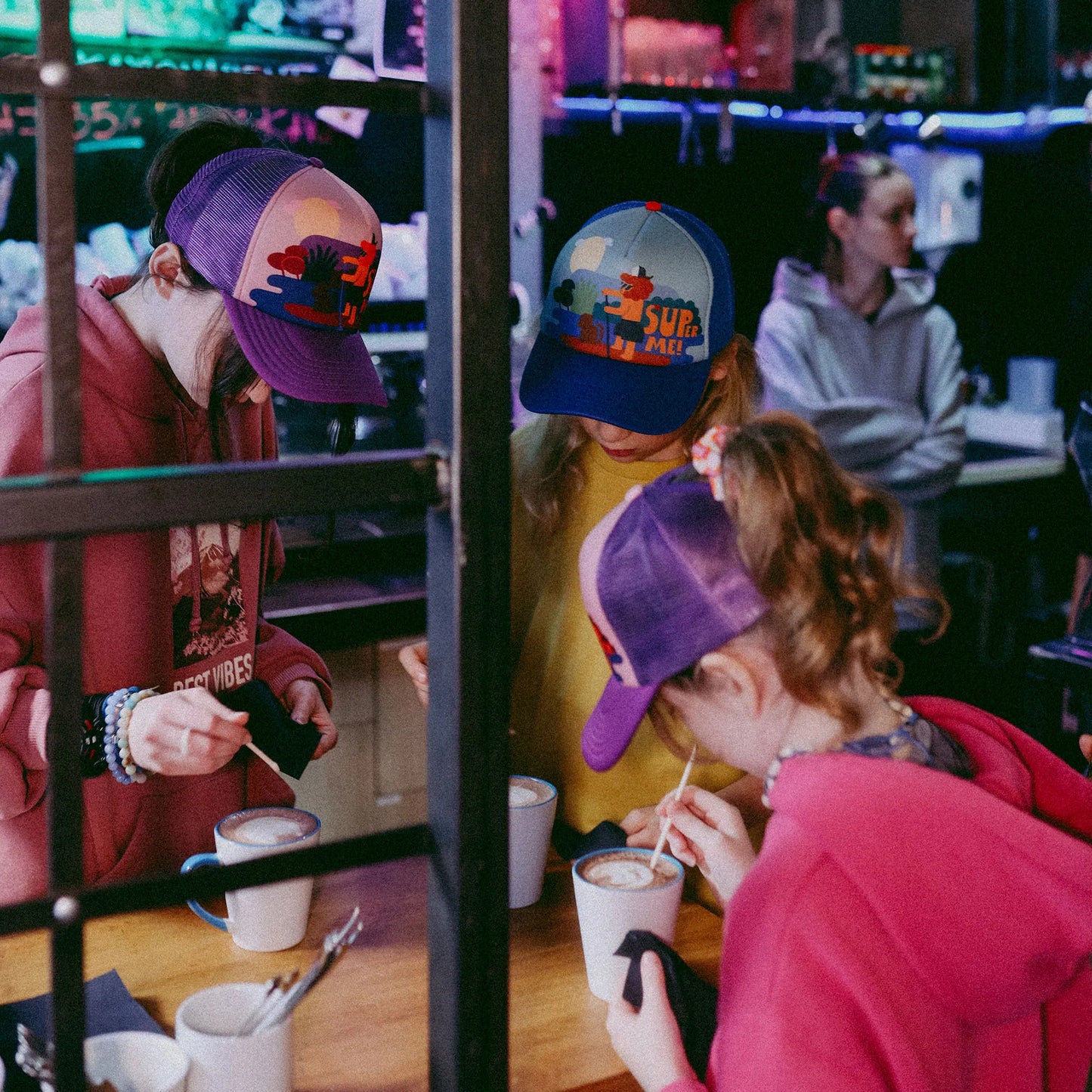 Czapka dziecięca z daszkiem i dodatkowym otworem na kucyk Super Me Pink Yupi Small Kids Cap