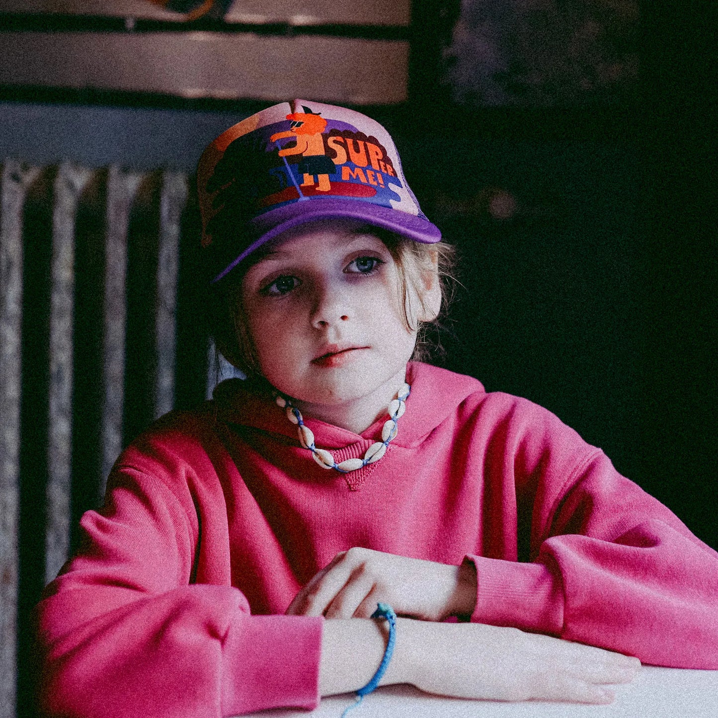 Czapka dziecięca z daszkiem i dodatkowym otworem na kucyk Super Me Pink Yupi Small Kids Cap