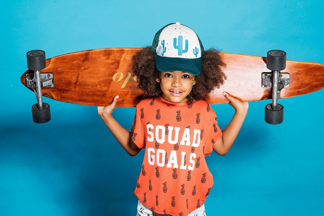 Czapka z daszkiem – jak ją nosić, by wyglądać stylowo każdego dnia? Wskazówki